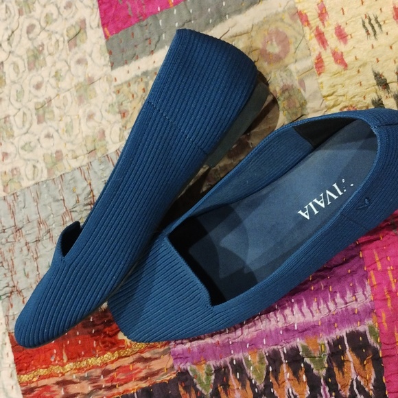 Gorgeous teal vegan ballet flats - Picture 3 of 3